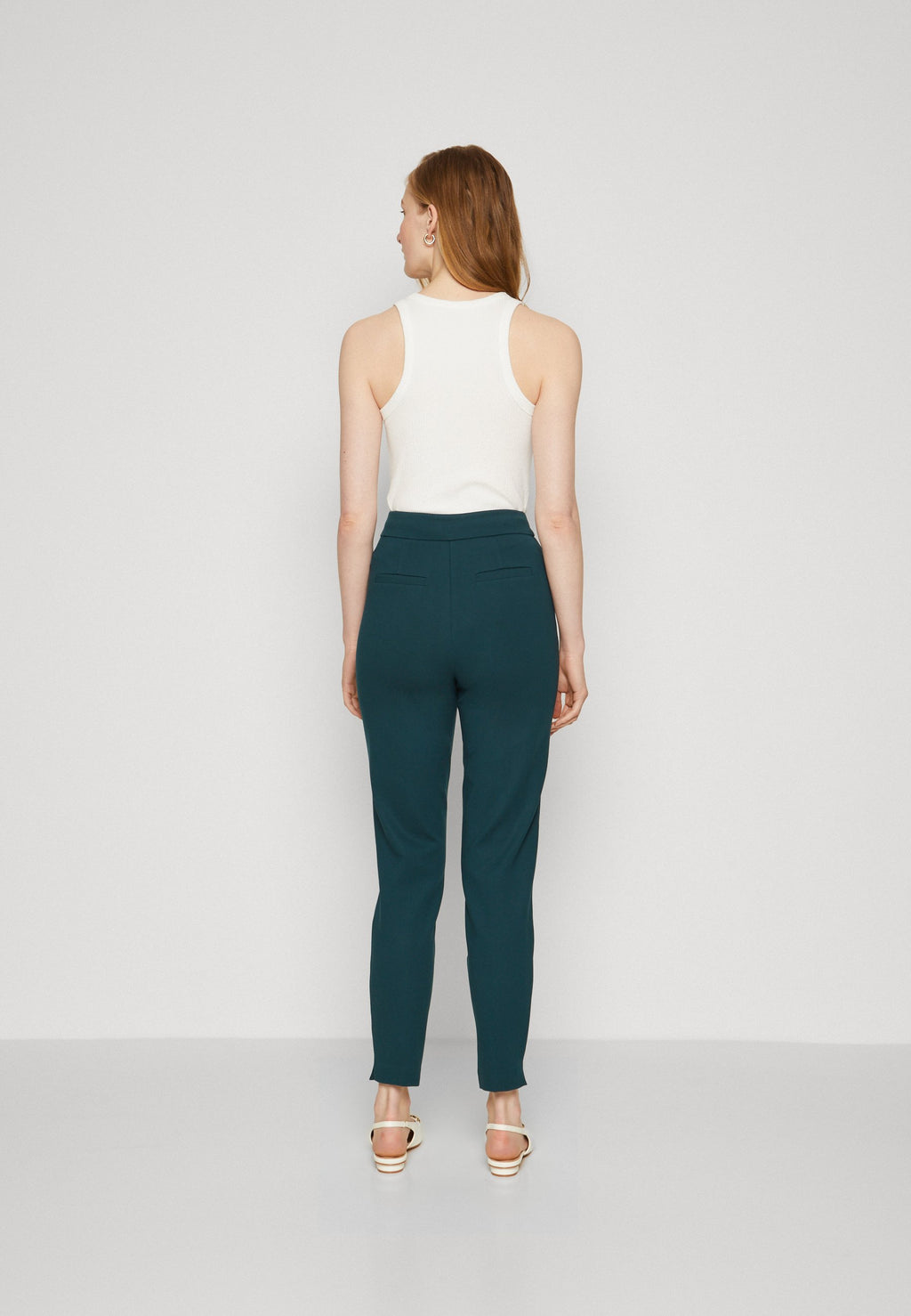 Anna Field Tall
