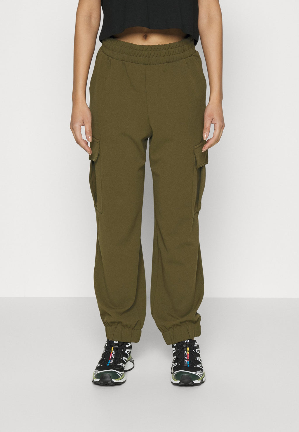 ONLOLA PANT Media 3