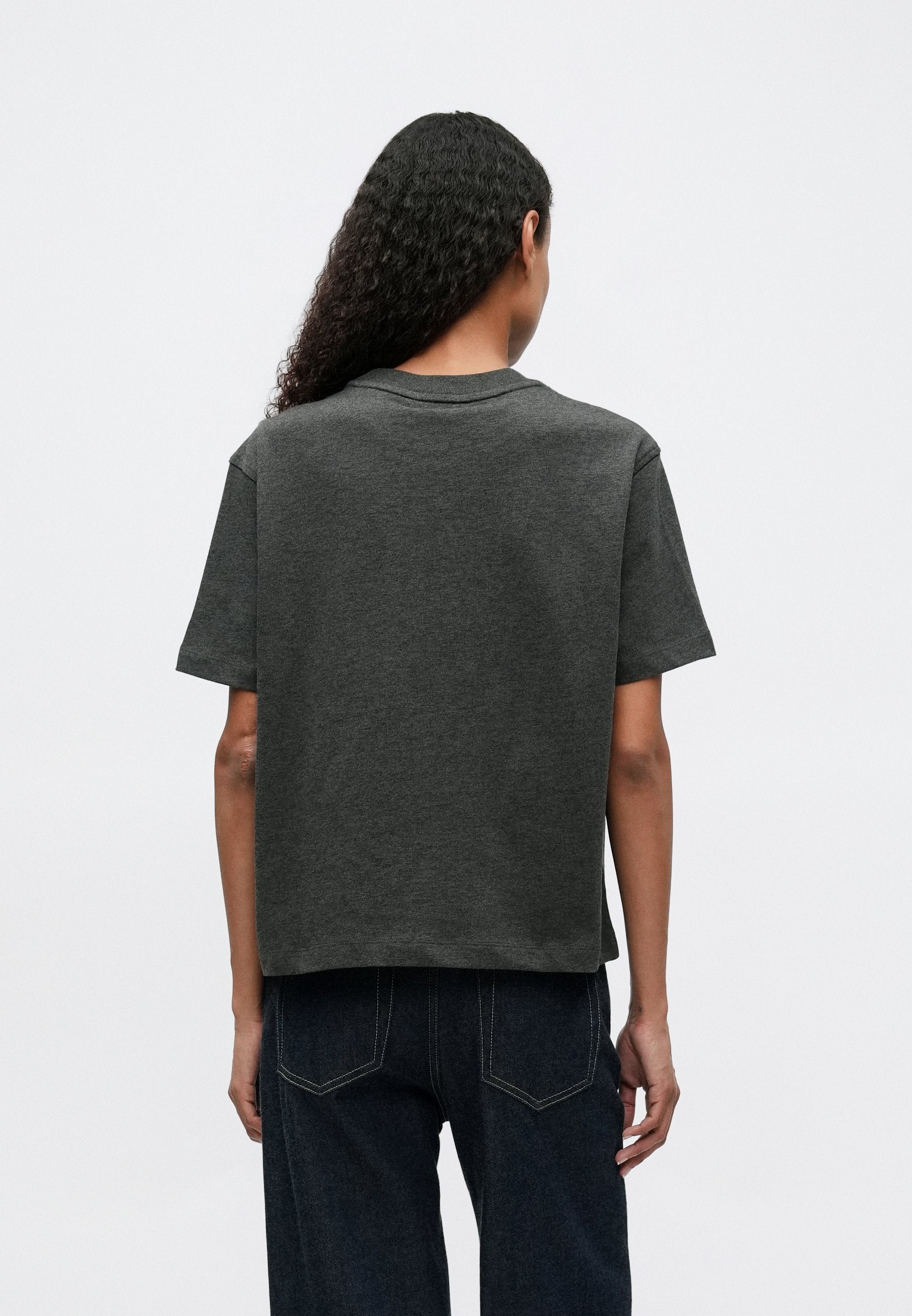 GOLD-TONE BUTTON LOGO EMBROIDERY RELAXED T-SHIRT Media 4