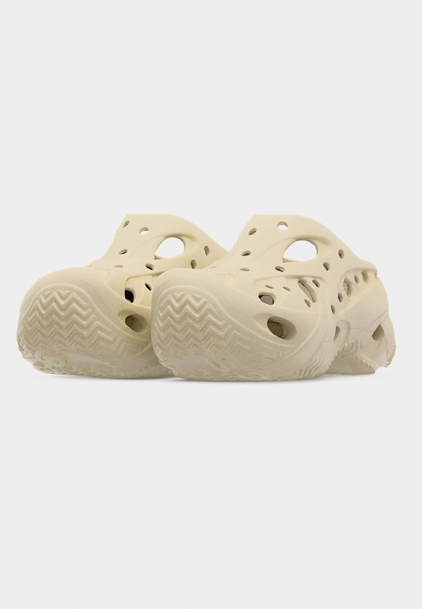 Crocs CAGED