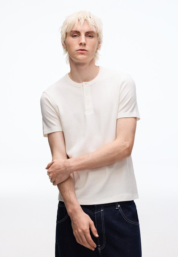 Bershka HENLEY COLLAR - Basic T-shirt - white