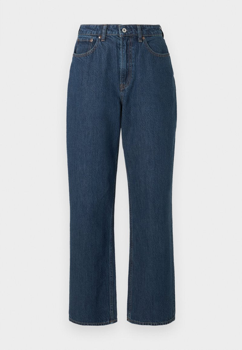 Blaue Jeans aus Denim mit hoher Taille, weitem Schnitt, sichtbaren Nähten und einer einzelnen Frontknopfverschluss. Strukturierter Stoff mit einer glatten Oberfläche.