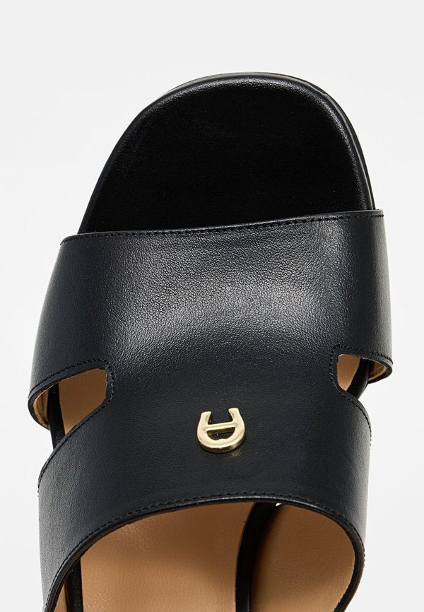 AIGNER COURTNEY