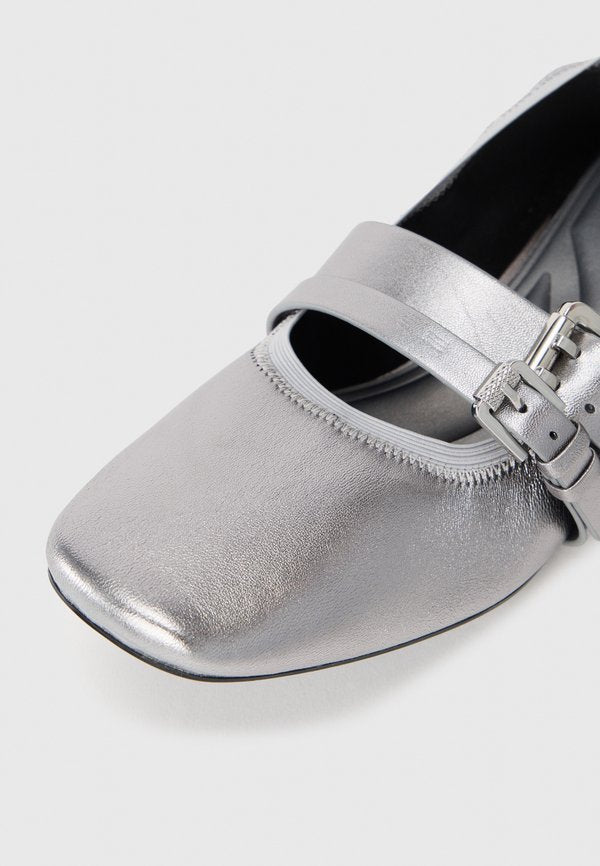 DKNY DADE