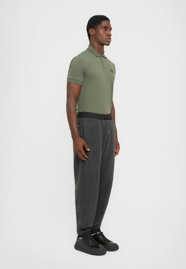 EA7 Emporio Armani TRAIN LOGO SERIES PANTS