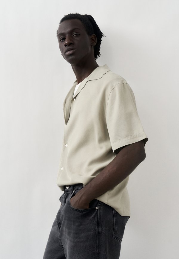 HUGO EXOLINO