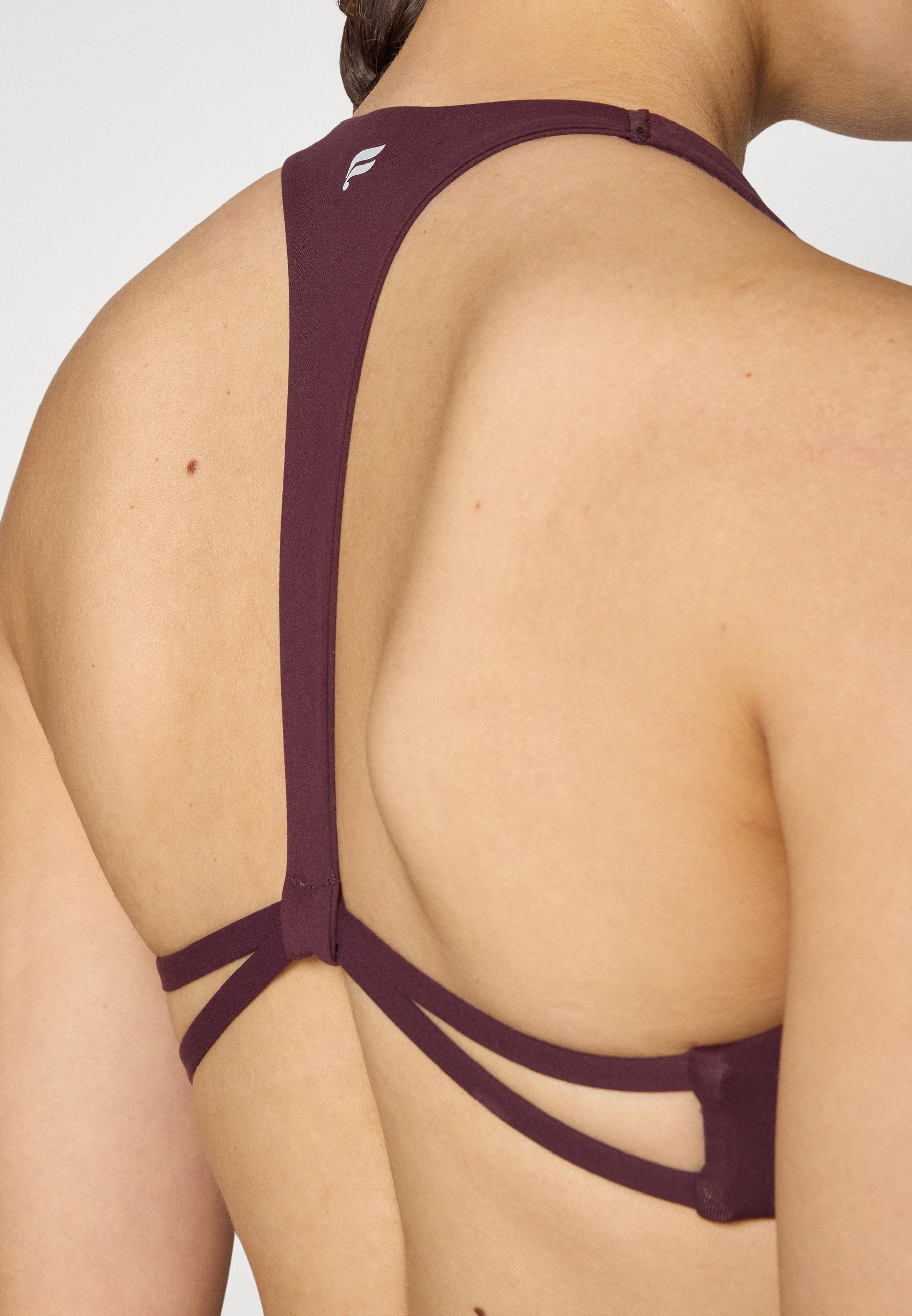 Fabletics PURELUXE PLUNGE LOW IMPACT BRA