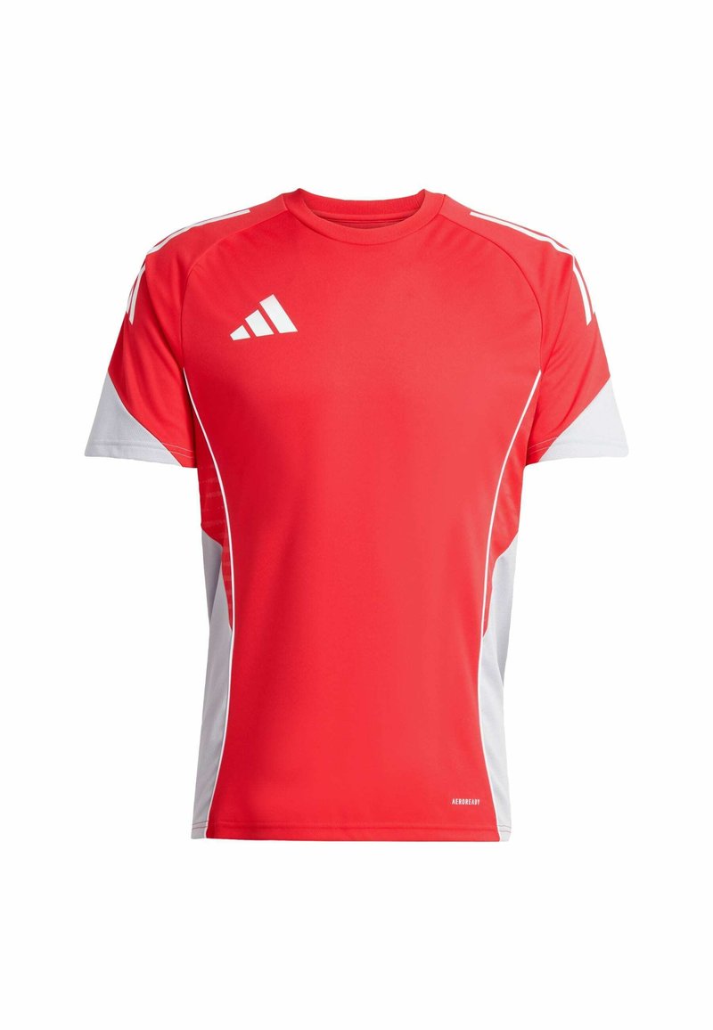 Rotes Sport-T-Shirt aus atmungsaktivem Material. Verfügt über weiße Seitenteile, kontrastierende Nähte und ein gesticktes Logo auf der Brust.
