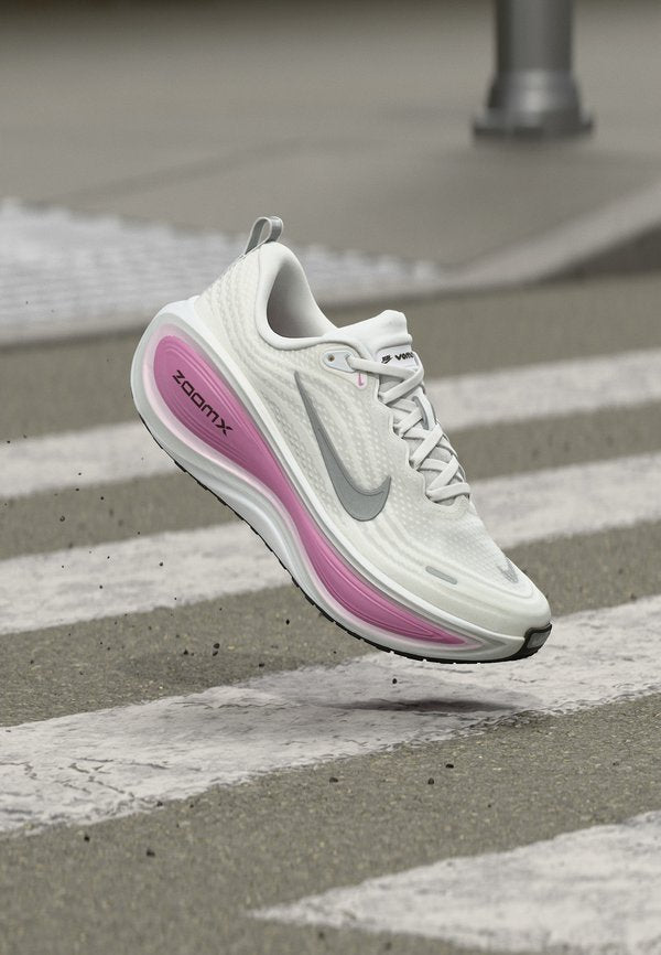 Nike Performance VOMERO PLUS - Road running shoes - white/metallic silver-coloured/bleached lilac
