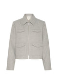 Graue, taillierte Jacke mit Kragen, Reißverschluss und zwei Brusttaschen. Strukturiertes Material, lange Ärmel und minimalistisches Design.