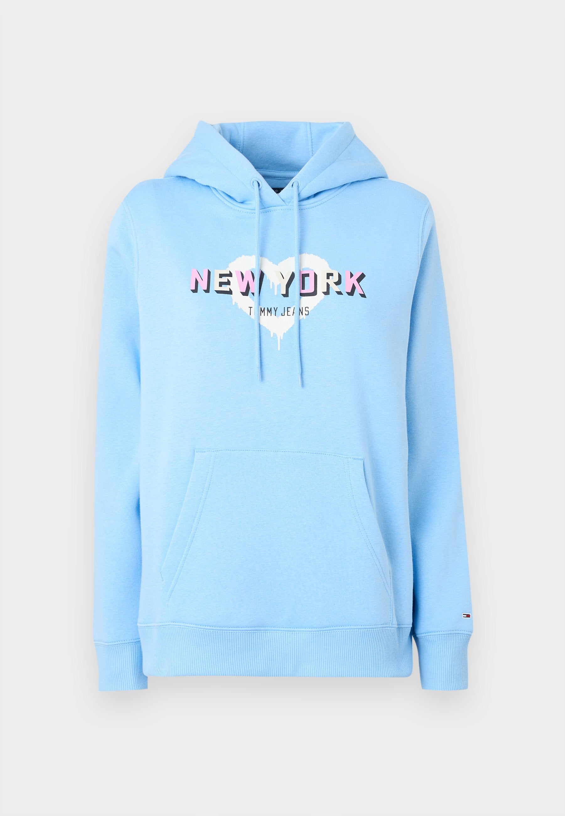 Hellblaues Kapuzensweatshirt mit einer Kängurutasche vorne. Es hat ein bedrucktes "NEW YORK"-Logo in Pink und Schwarz, mit einem Herzdesign.