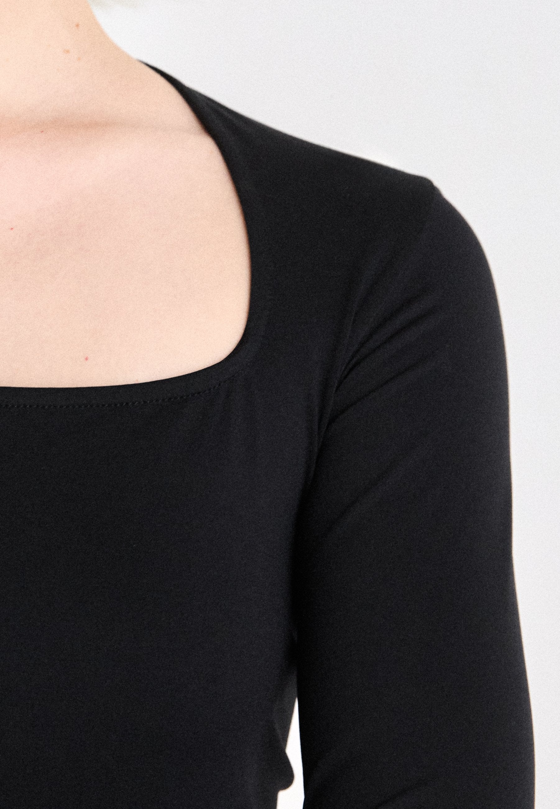 Weekday SQUARE NECK LONG SLEEVE