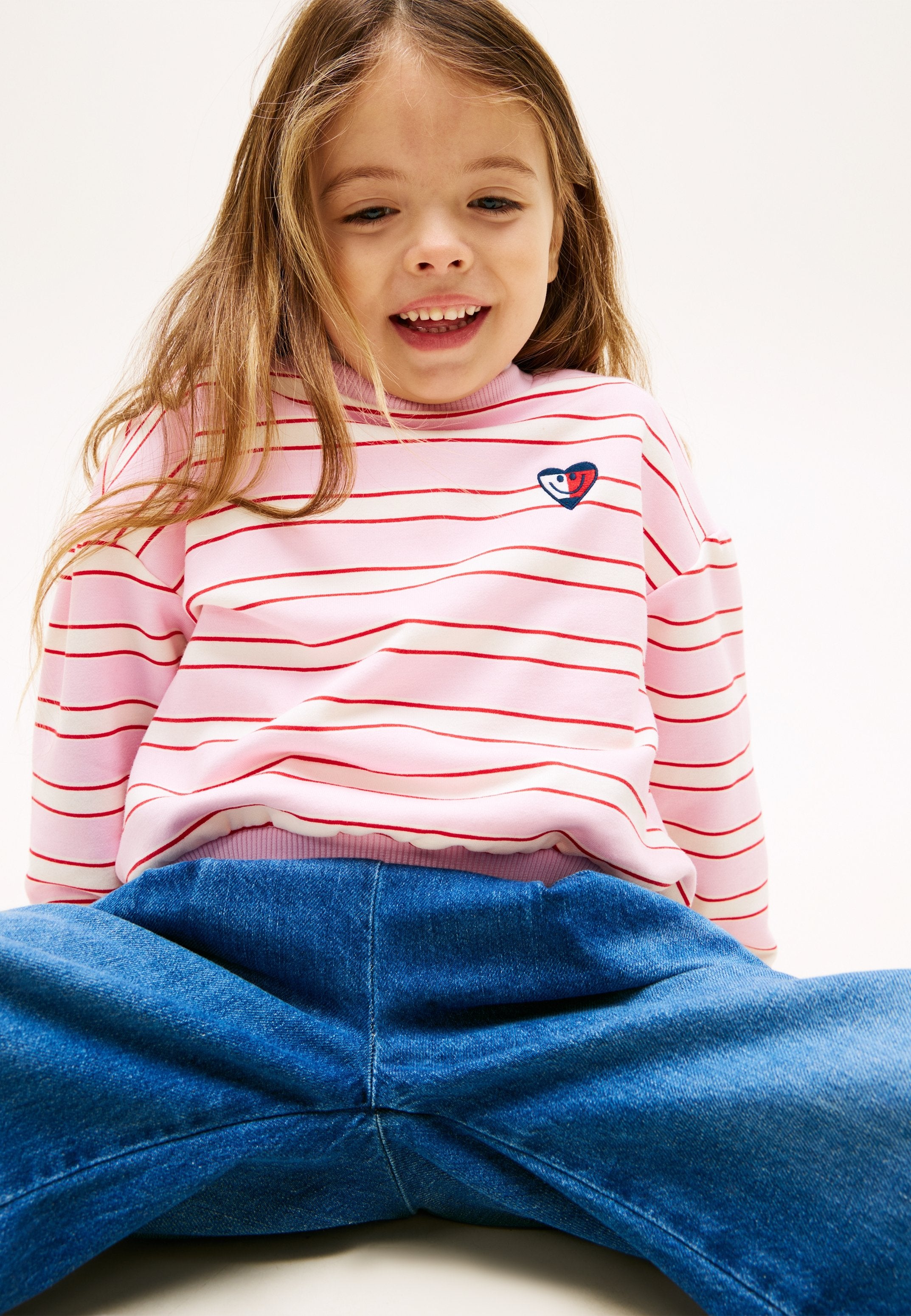 SMILEY HEART FLAG RELAXED SWEATSHIRT Media 5