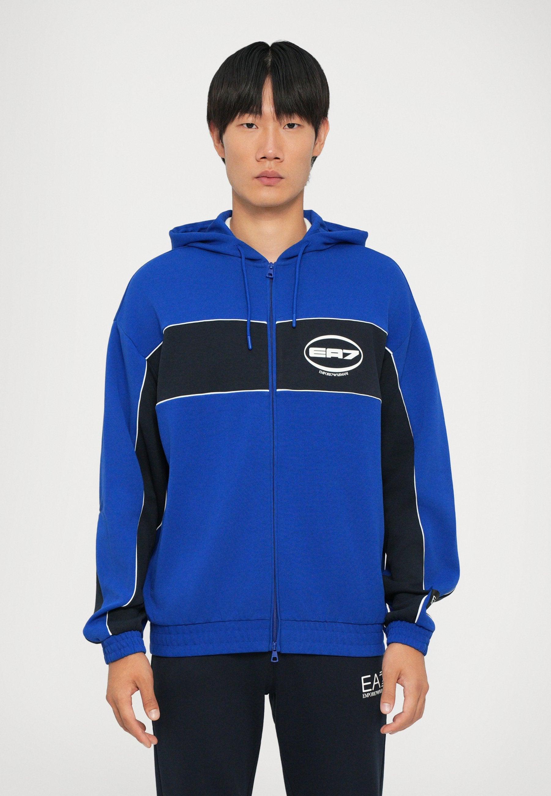 TRAIN LOGO SERIES PIPING HOODIE Media 3
