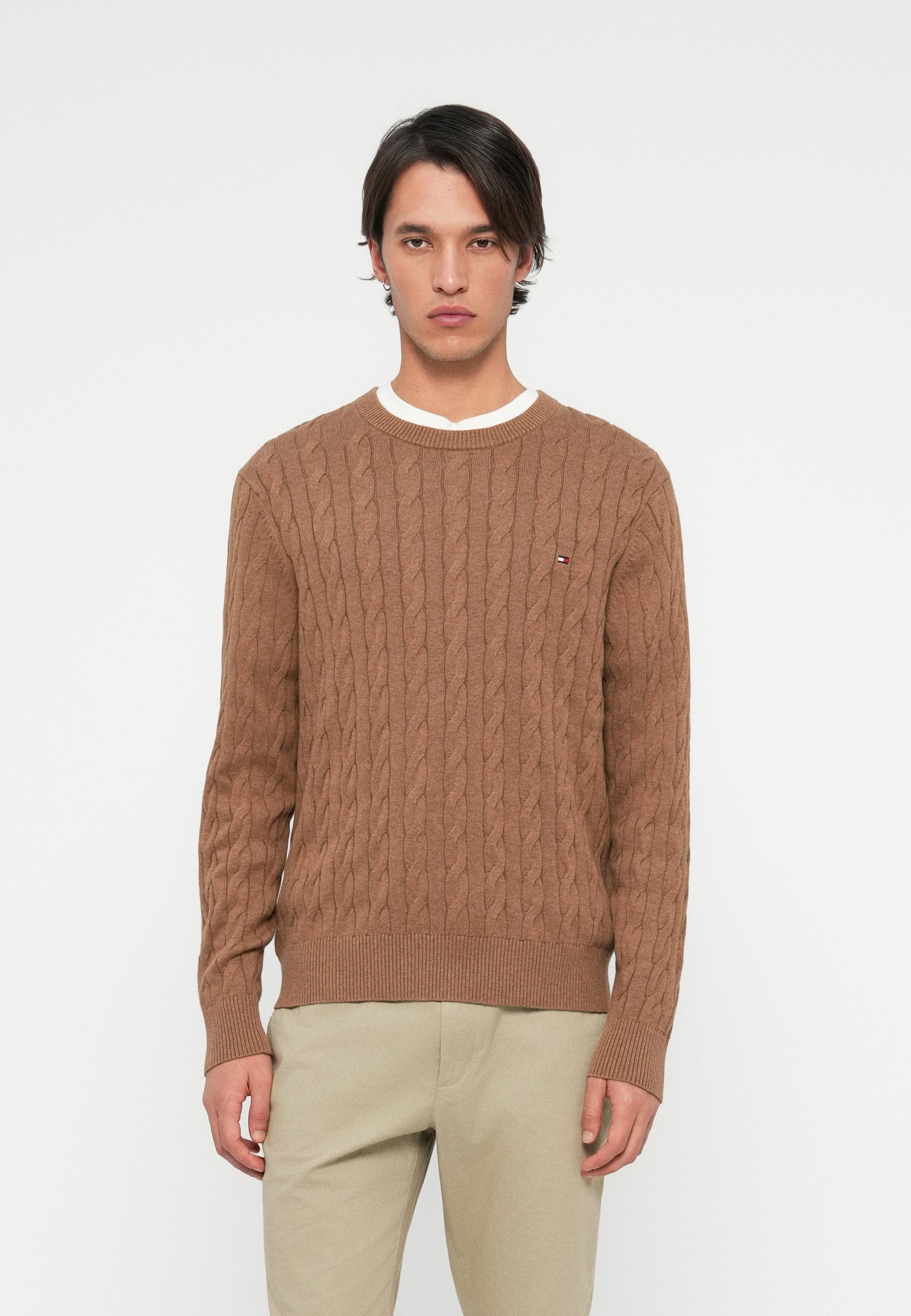 CLASSIC CABLE CREW NECK  ELEVATED ESSENTIALS Media 3