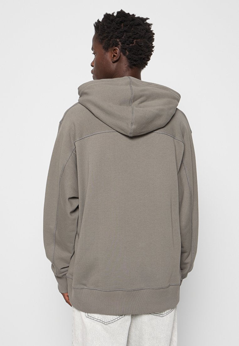 Études RELAXED FIT