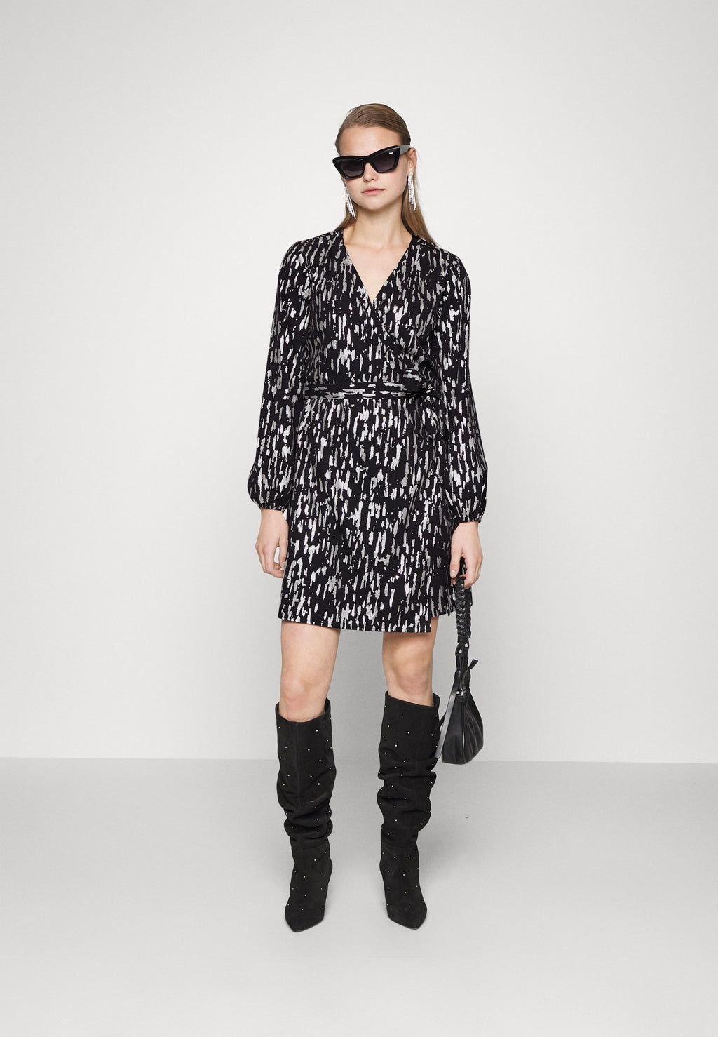 ONLMOLLY FOIL WRAP DRESS  Media 2