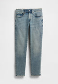 Hellblaue Jeans aus Denim mit geradem Schnitt, ausgebleichter Textur, Fünf-Taschen-Design und Knopfverschluss am Bund.