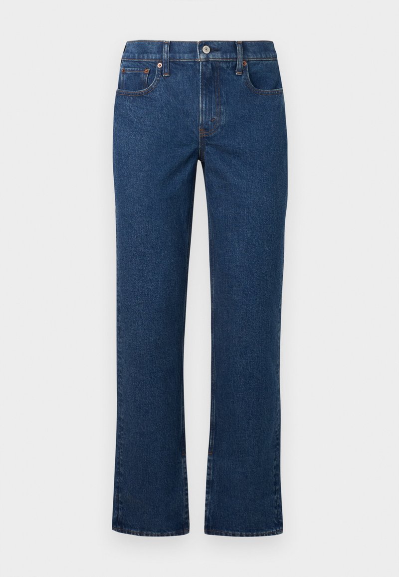 Dunkelblaue gerade geschnittene Jeans mit Knopf- und Reißverschluss, Front- und Münztaschen sowie Gürtelschlaufen, flach auf einem weißen Hintergrund präsentiert.