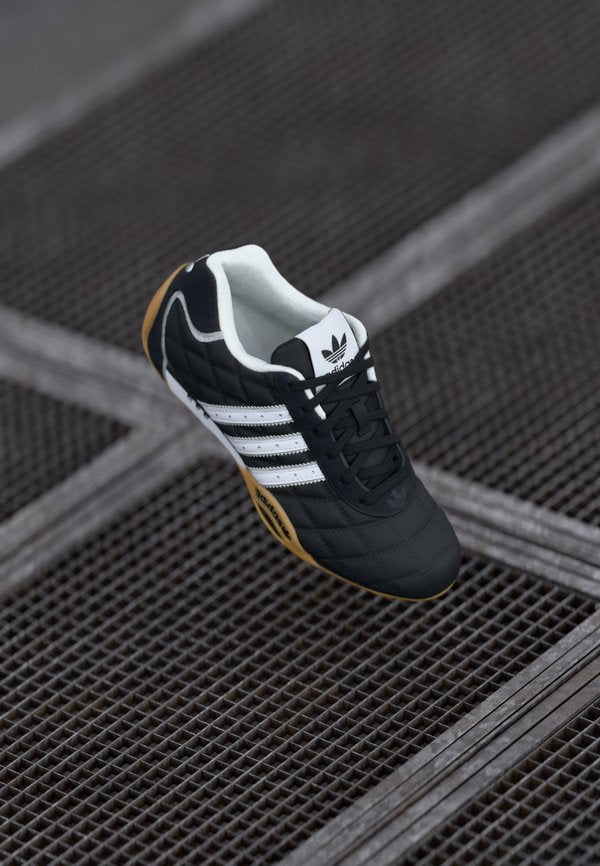 adidas Originals ADIRACER UNISEX - Trainers - core black/footwear white