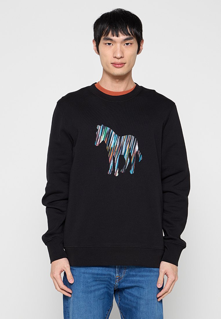Schwarzer Pullover mit einem mehrfarbigen Pferdesilhouetten-Design. Verfügt über lange Ärmel und einen Rundhalsausschnitt, gefertigt aus weichem Stoff.