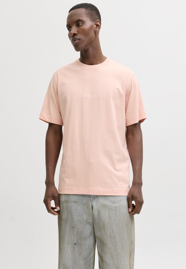 Jack & Jones JORNORREBRO EMB TEE SS CREW NECK NOOS - Print T-shirt - peach melba