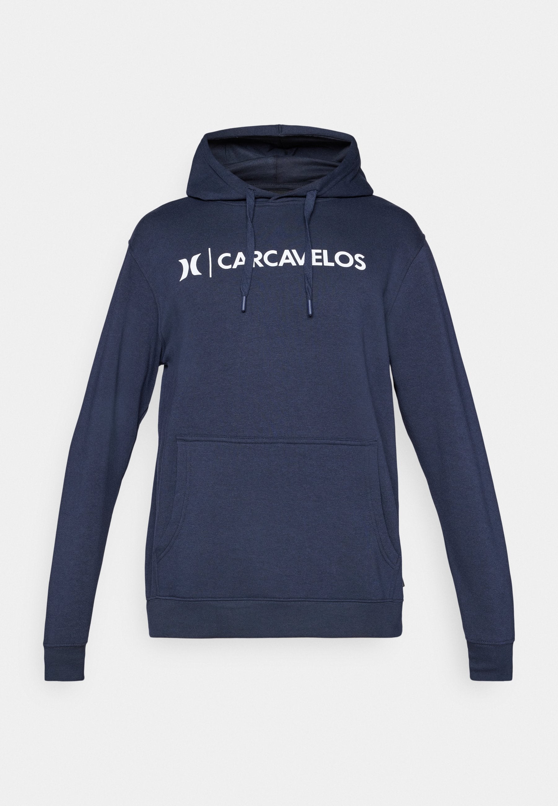 Dunkelblaues Hoodie mit einer Fronttasche, Kapuze mit Kordelzug und weißem "CARCAVELOS"-Logo auf der Brust. Weiches, strukturiertes Material.