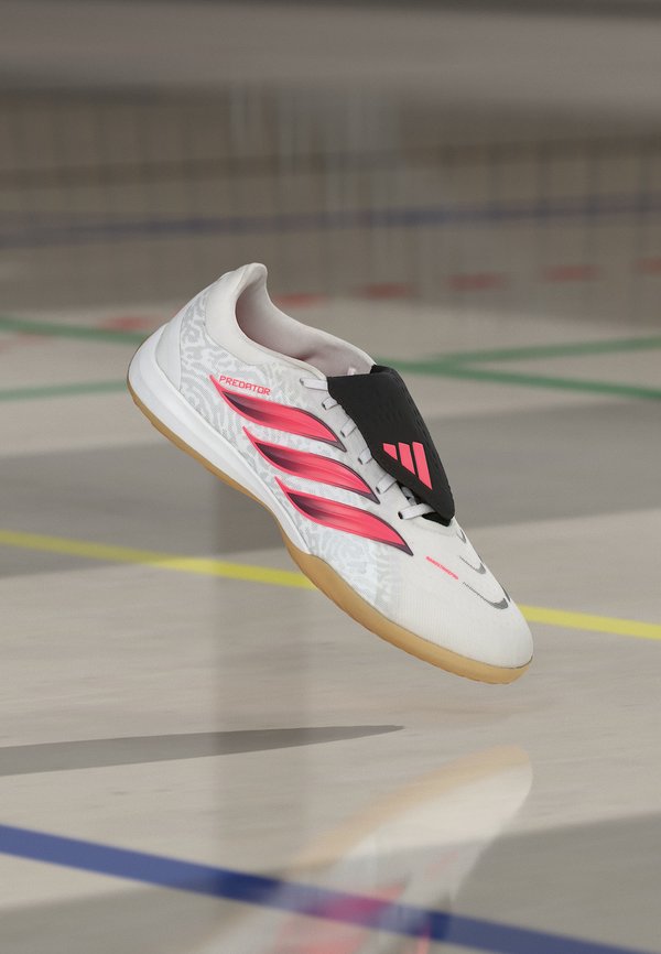 adidas Performance PREDATOR PRO IN UNISEX - Indoor football boots - footwear white/solar turbo/core black
