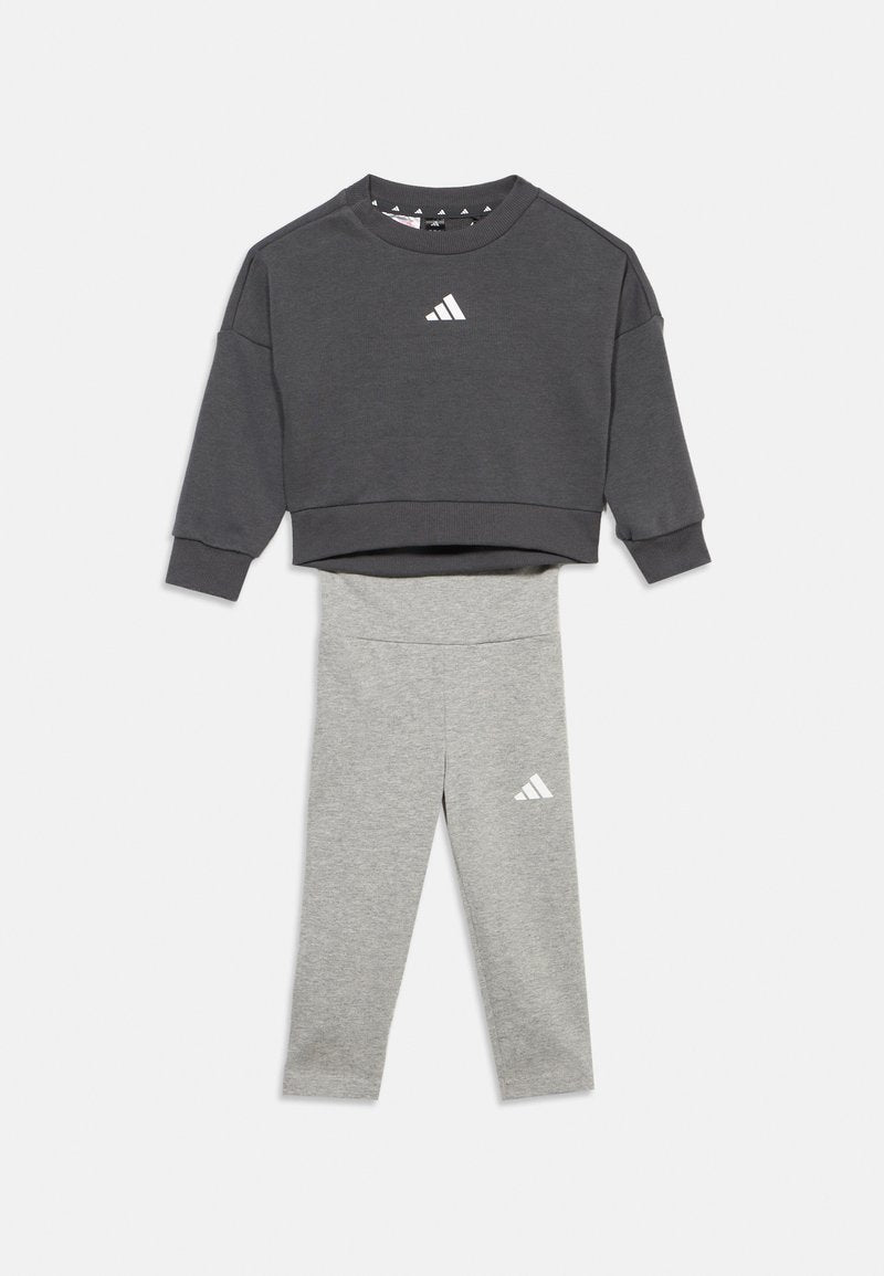 SEASONALS UNISEX SET Media 1