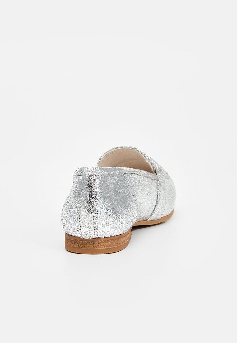 TOMS LYNETTE