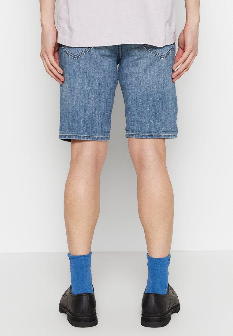 Lee REGULAR FIT