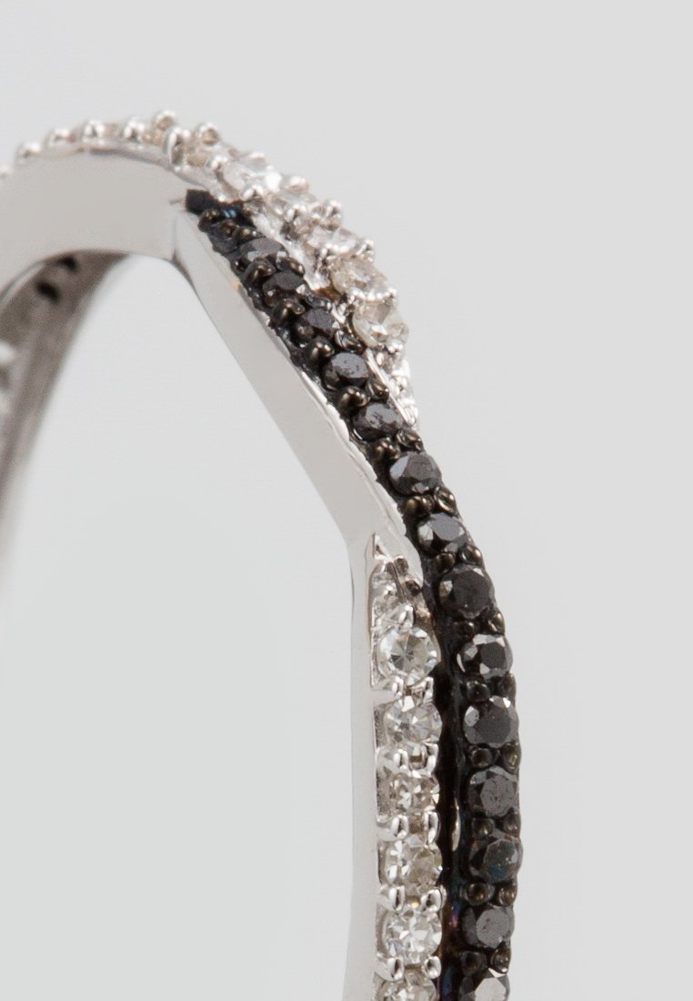 Le Diamantaire EN NOIR ET BLANC