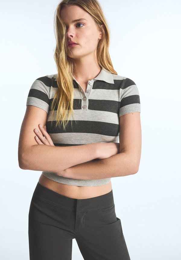 Bershka STRIPED SHORT SLEEVE KNIT - SWEATER - Polo shirt - grey