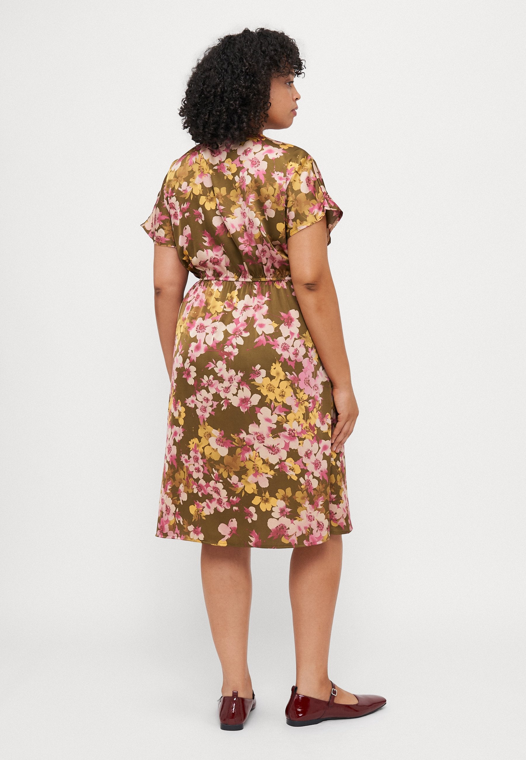 CARFULIA WRAP DREES Media 4