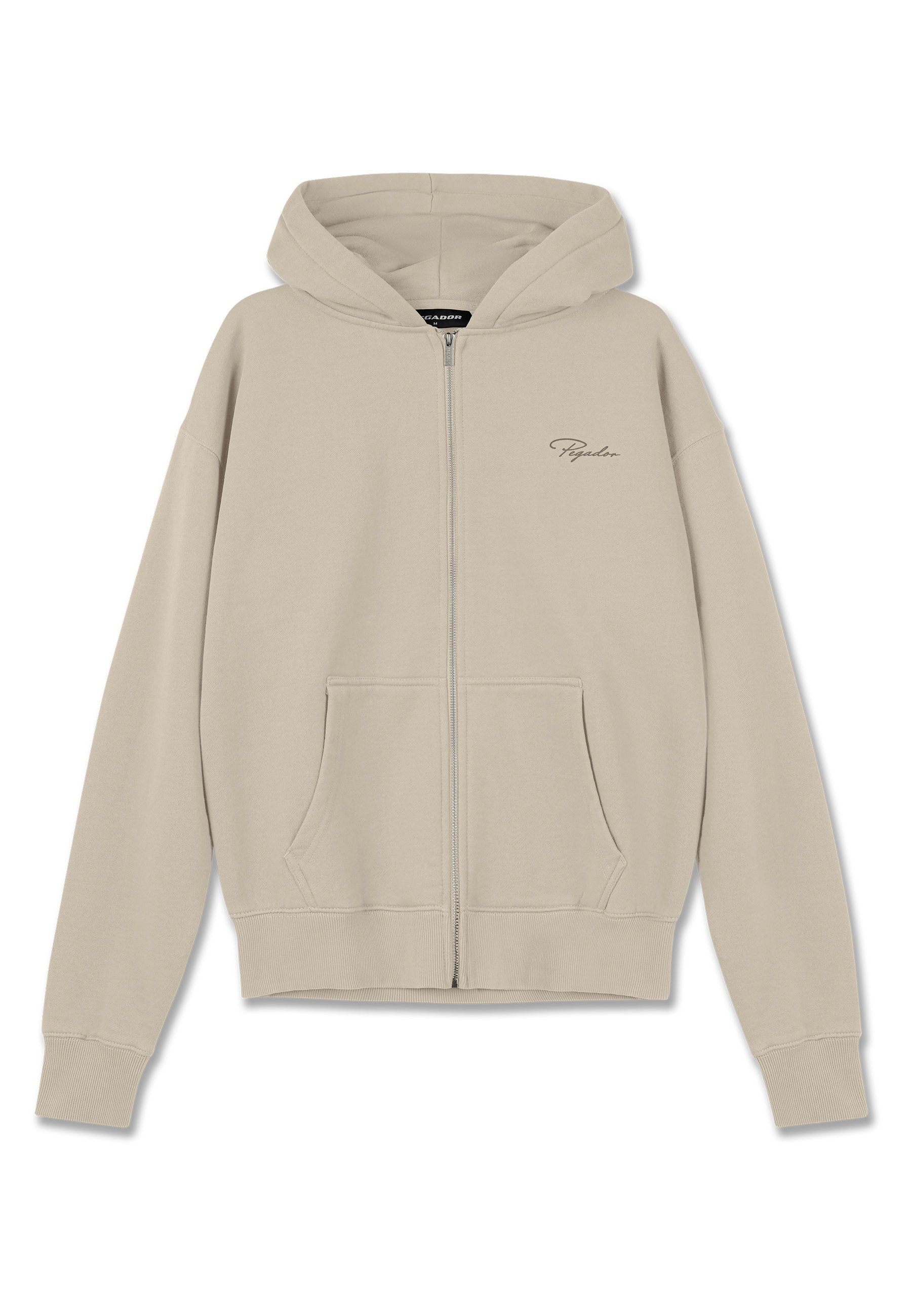 Beige Zip-Hoodie aus weichem Material, mit verstellbarem Kapuzenzug, zwei Fronttaschen und dezentem Logo-Stick auf der Brust.