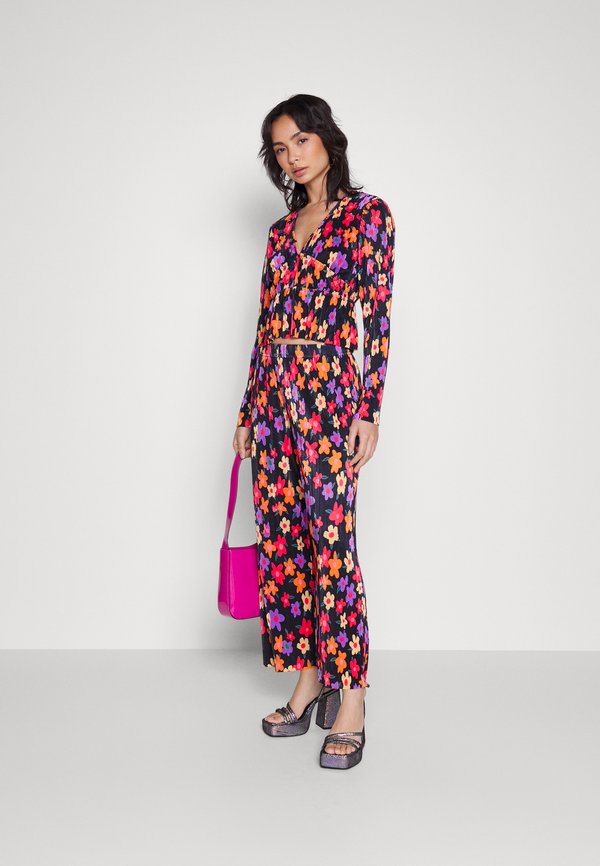 ONLY Petite ONLCLAUDIA V NECK