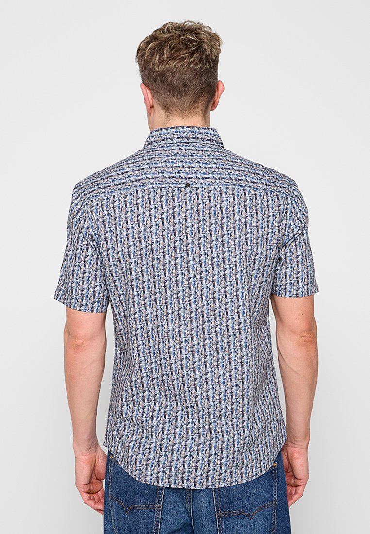 REGULAR FIT Media 3