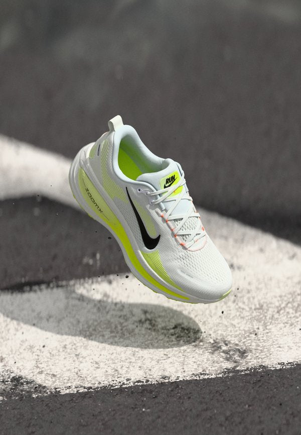 Nike Performance VOMERO UNISEX - Road running shoes - white/black/volt/barely volt/summit white/total orange