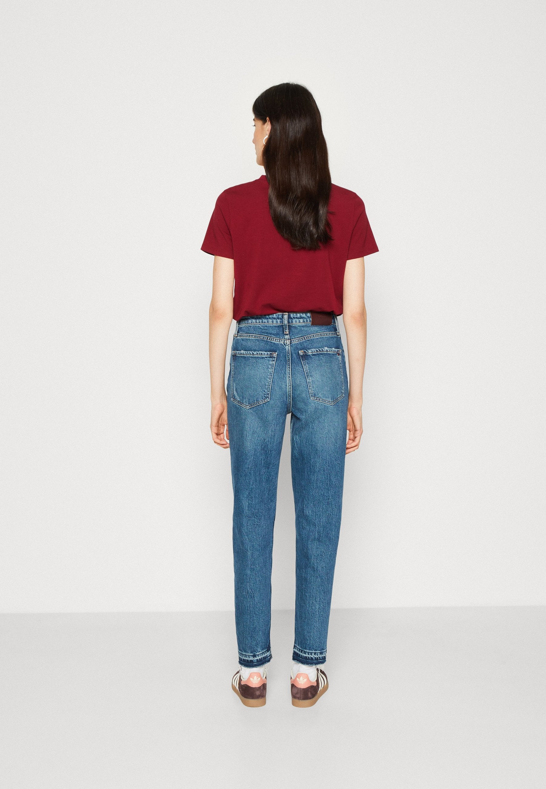 GRAMERCY AMY Media 4