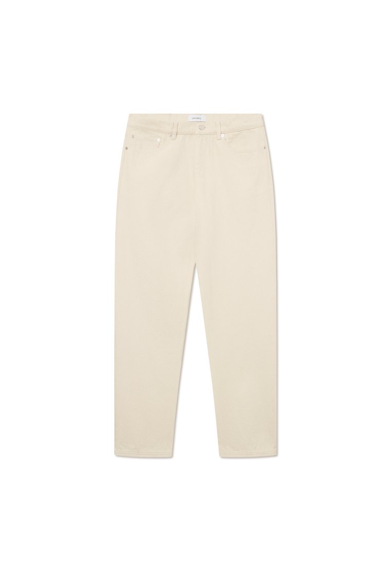 Beige Baumwollhose mit geradem Schnitt, ausgestattet mit einem Bund, Fronttaschen und einem minimalistischen Design. Flache Vorderseite ohne auffällige Muster.