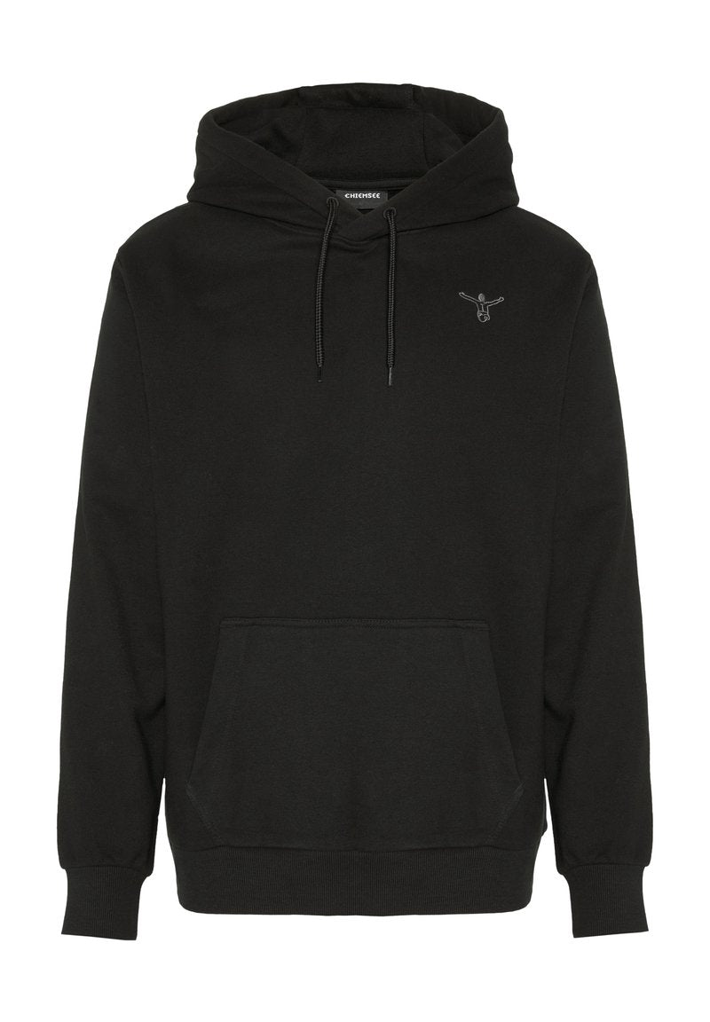 Schwarzer Kapuzenpullover mit Fronttasche, Kordelzug und kleinem gesticktem Logo auf der linken Brust.