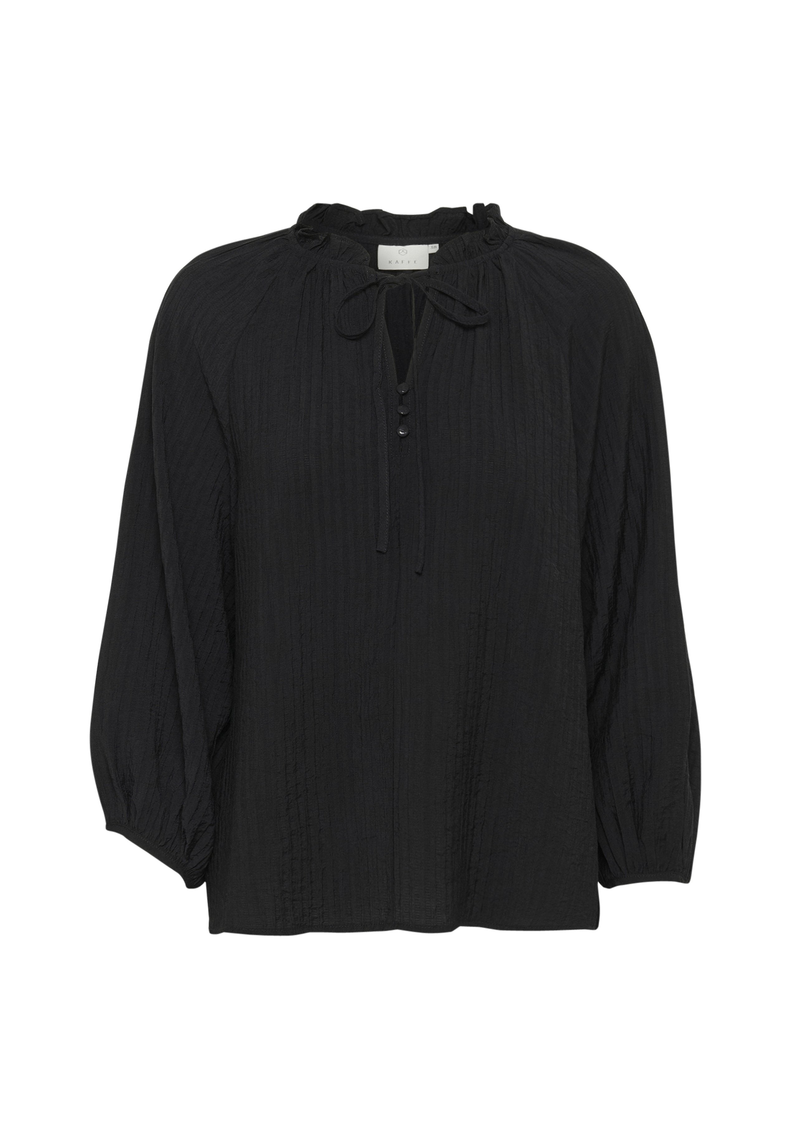 Schwarze Bluse aus strukturiertem, geknittertem Stoff. Sie hat einen gerafften Ausschnitt, eine Bindeschließe und Dreiviertelärmel mit elastischen Bündchen.