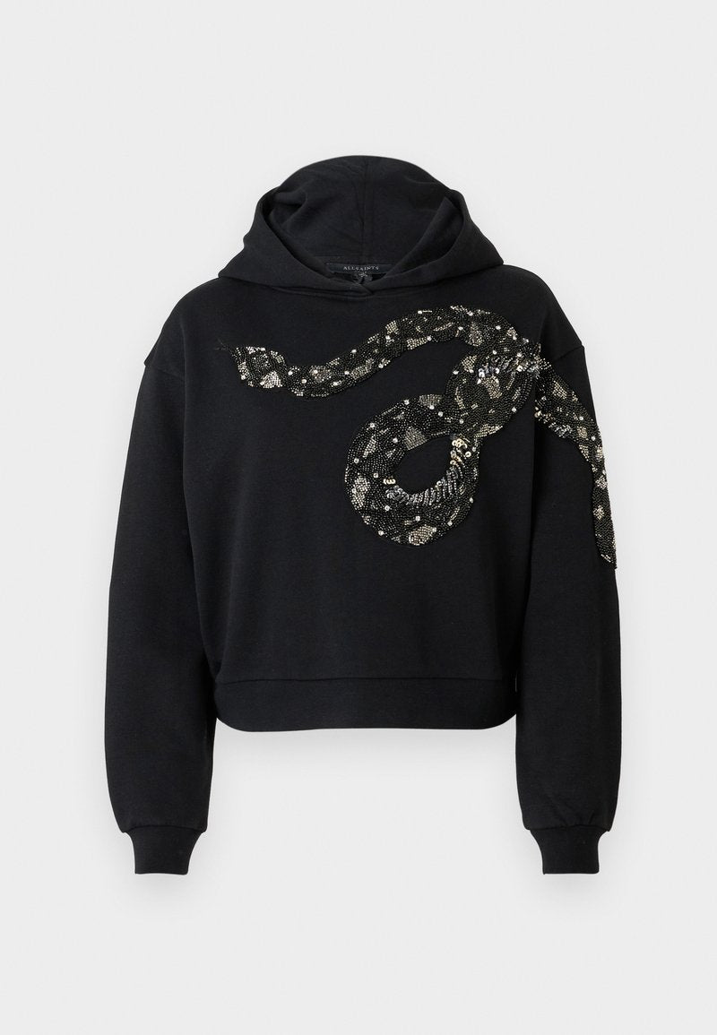 Schwarzer Cropped Hoodie mit Kapuze, der ein Pailletten-Schlangendesign in Silber und Schwarz auf der Vorderseite zeigt, aus einem weichen Stoff gefertigt.