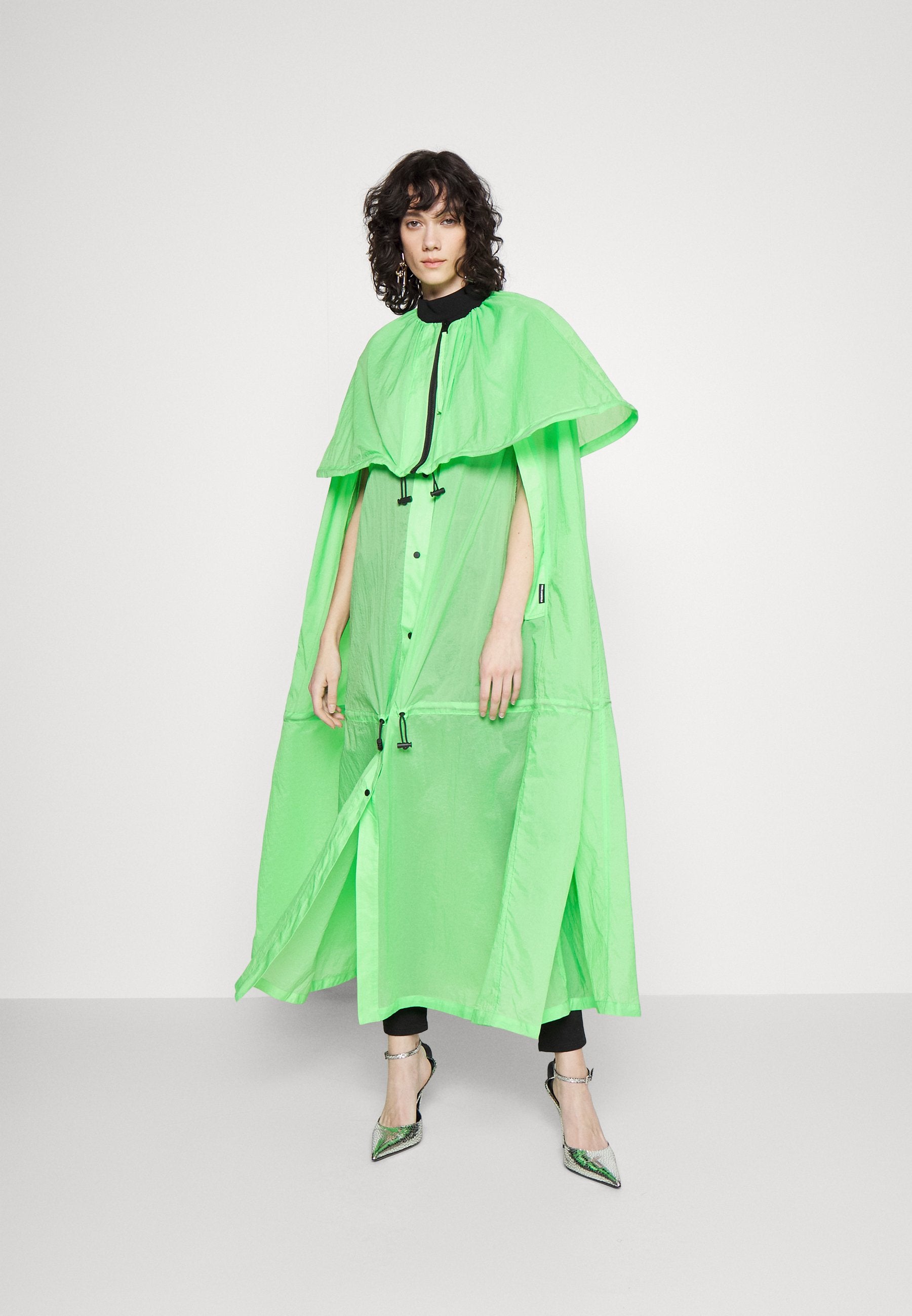 HUN'S PICK VOLUMINOUS RAINCOAT Media 3