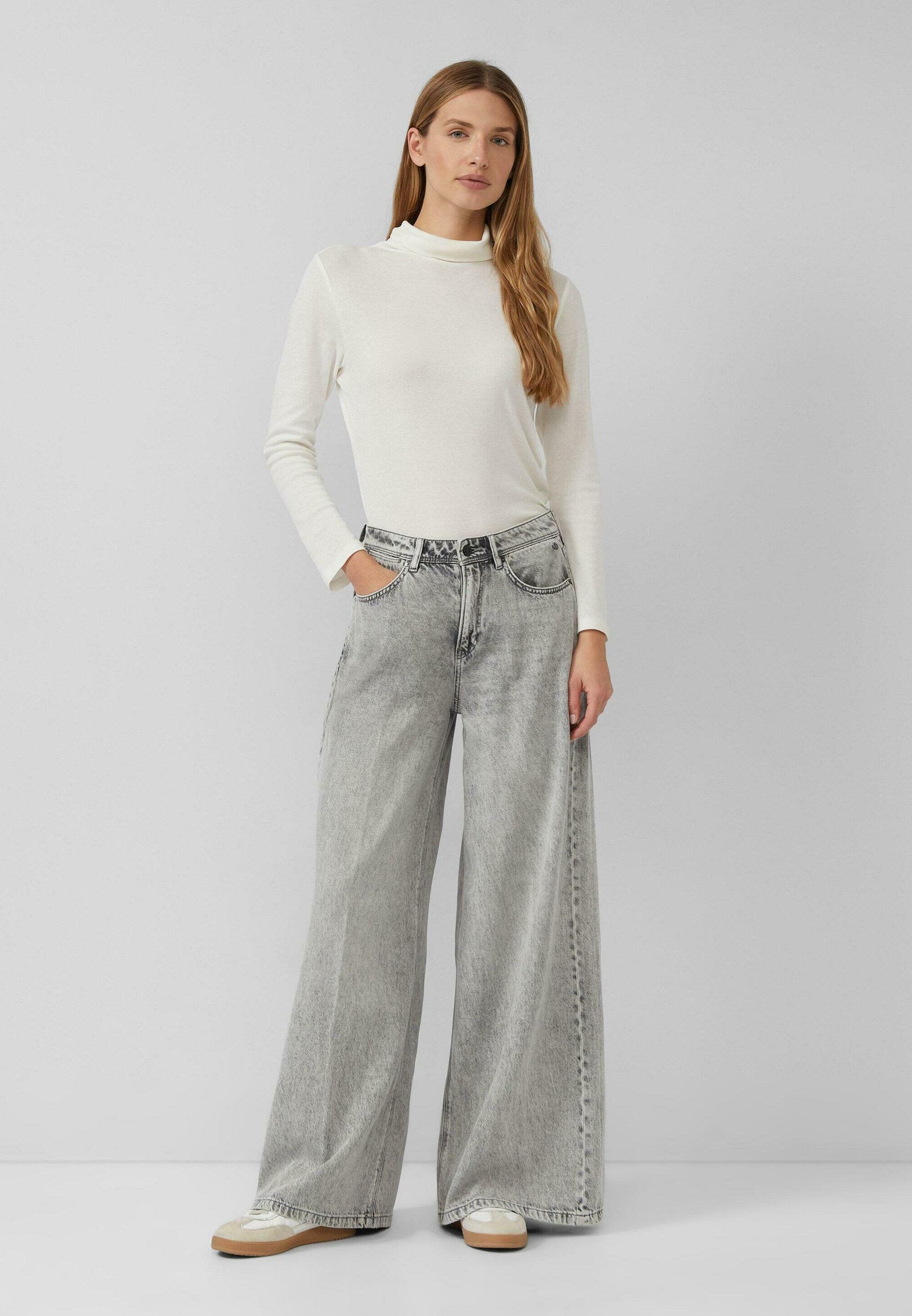 s.Oliver Flared Jeans Media 7