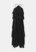 Schwarzes, gestuftes Maxikleid mit Rüschenschichten, verstellbaren Trägern, fließender Silhouette und glattem Stofftextur.