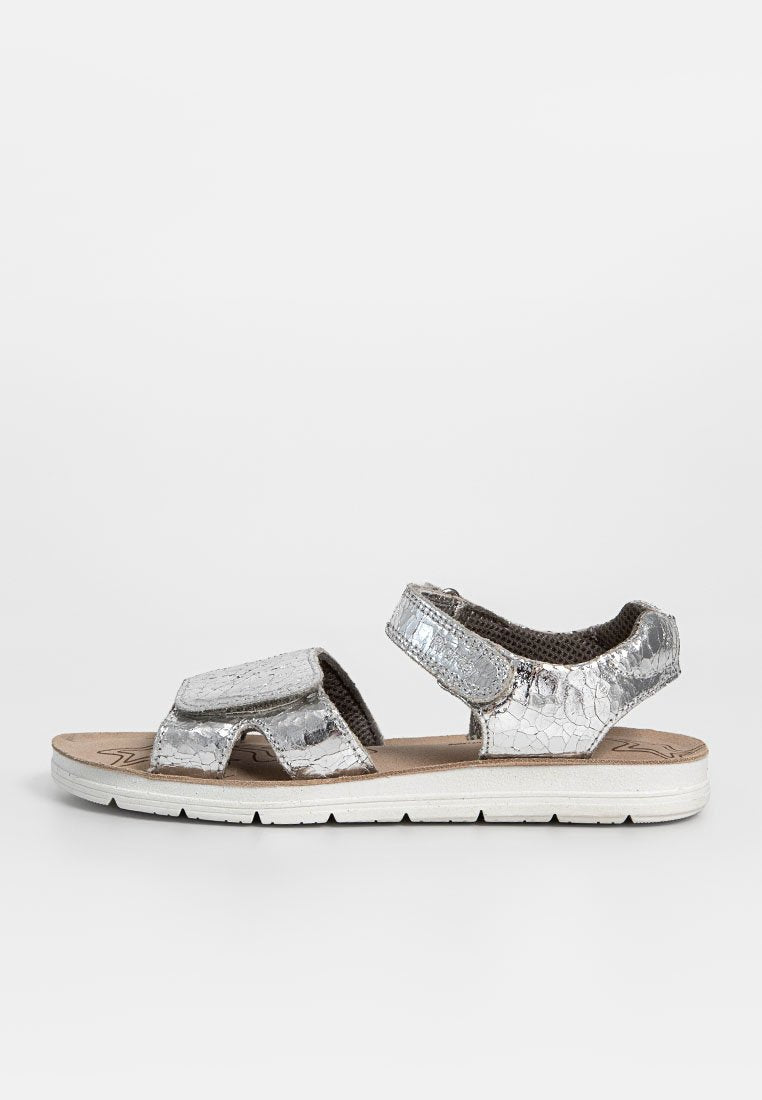 Silberne Sandalen mit einem strukturierten, rissigen Design. Verfügt über verstellbare Riemen und eine gepolsterte Fußbett. Gummisohle sorgt für Trittsicherheit.
