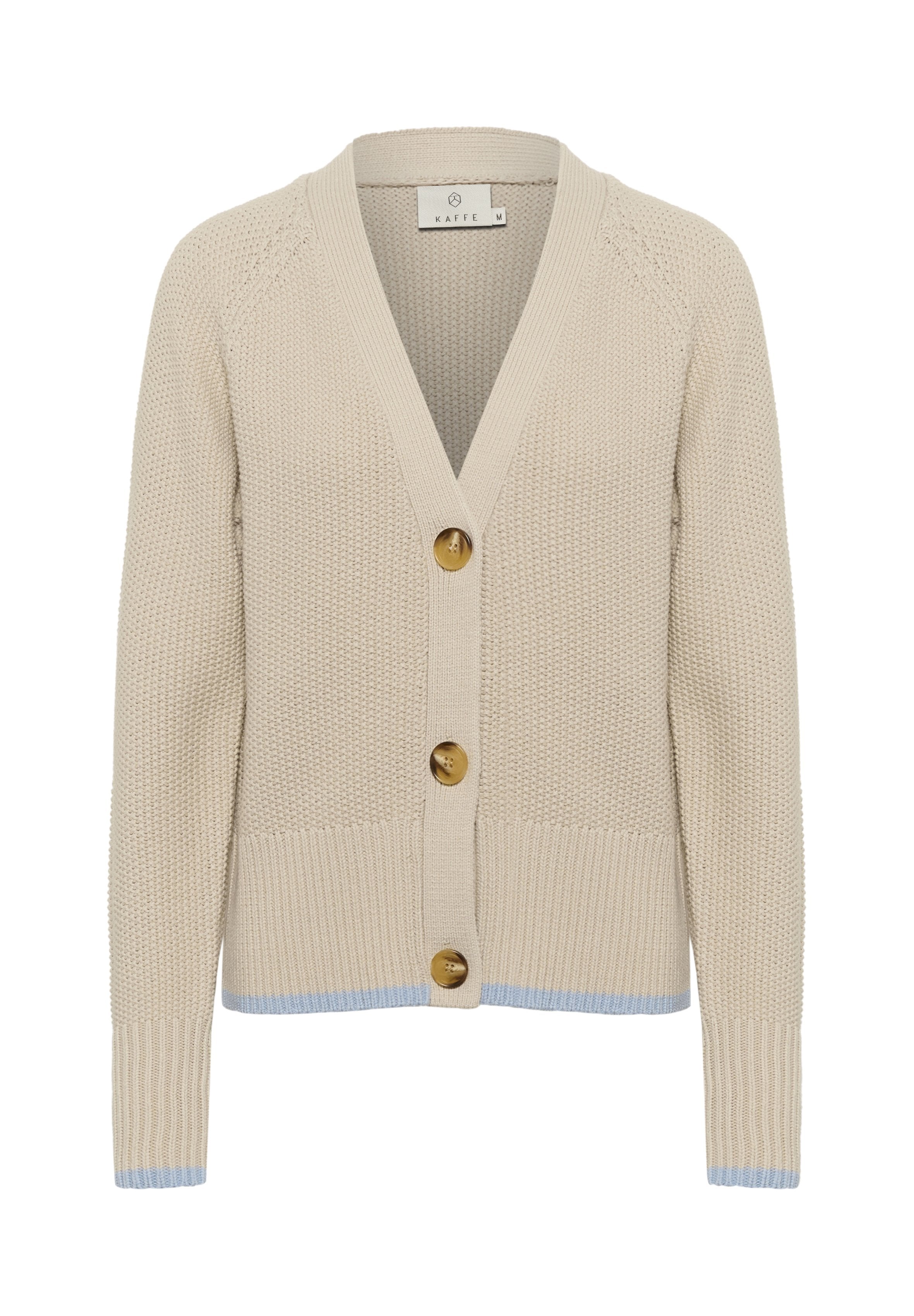 Beige Strickjacke mit V-Ausschnitt, fünf großen braunen Knöpfen und hellblauen Akzenten am Saum und den Ärmeln. Strukturiertes Stoffdesign.