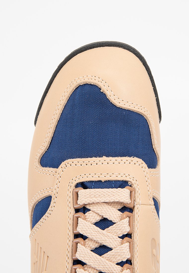 New Balance RAINIER LOW