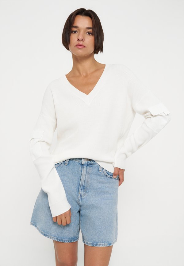 DKNY